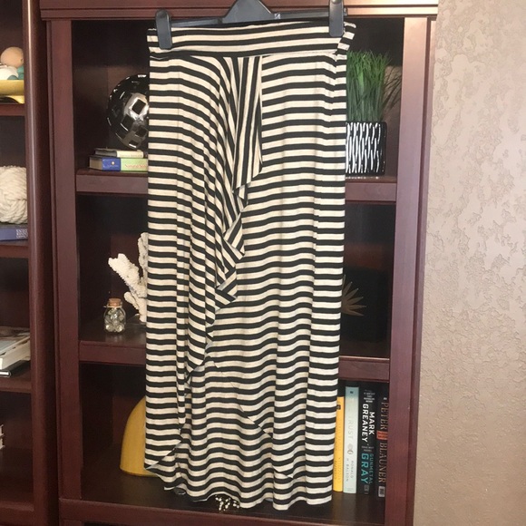 Stripped high and low skirt - Picture 1 of 3
